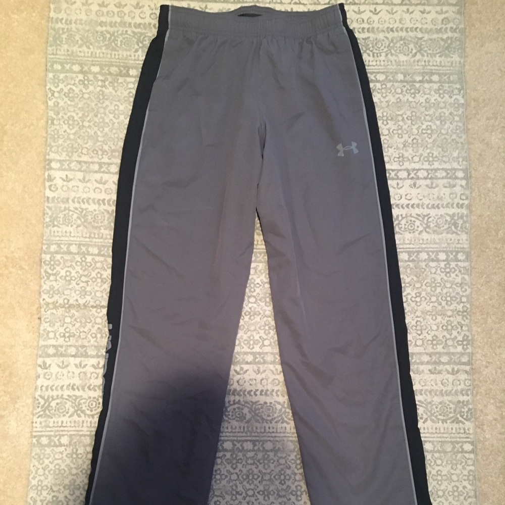 NWOT UNDER ARMOR WIND PANTS.